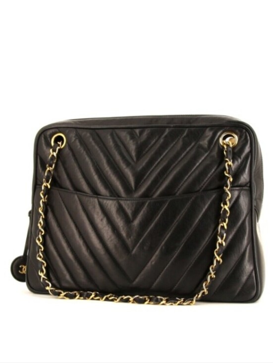 CHANEL Handbags - Chanel Black Quilted Leather Shoulder Bag with Gold Chain